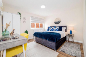 Williams room for two in a 3-bedroom flat at Hanwell